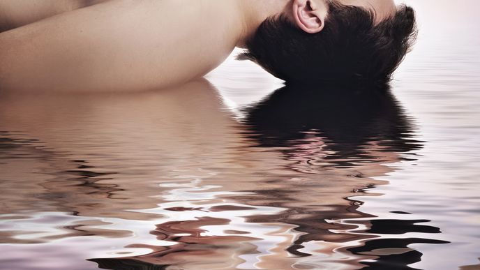 Užijte si sex za vzrušujícího doprovodu vody. Užijte si sex za vzrušujícího doprovodu vody.