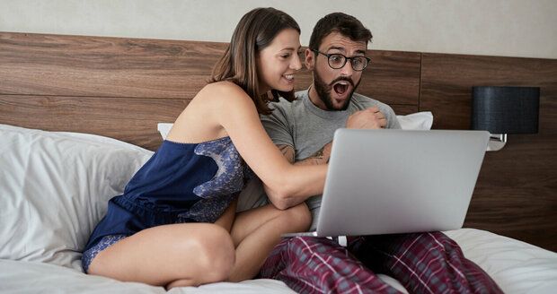 Sledujete společně porno?