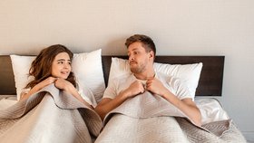 Ženy a jejich „poprvé“: Odhalení mýtu, kvůli kterému se bojí prvního sexu