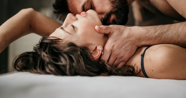 Když myslíte při sexu na někoho jiného: Je to nevěra? Sexuální fantazie jsou zcela přirozené.