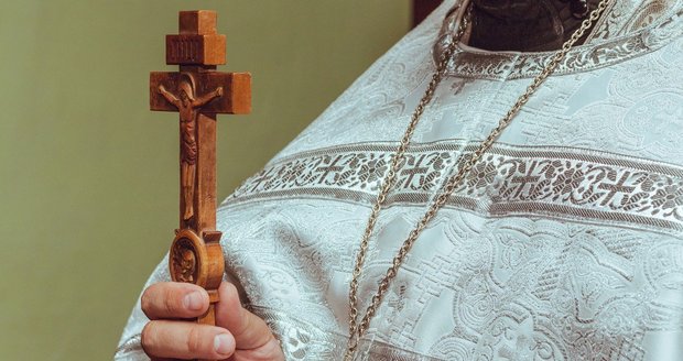 Skandál pravoslavné církve na Slovensku. Seniorka obvinila kněze ze sexuálního obtěžování