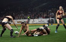 První turnaj Sexy ligy v ragby: Žádné měkkoty!