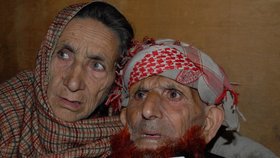 Rodiče Šafkata Husaina s fotkou svého syna