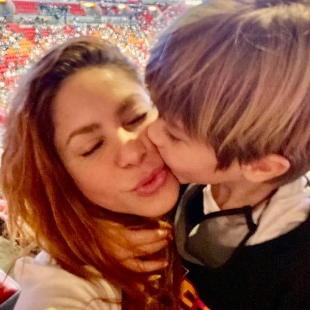 Fotbalista Gerard Piqué a jeho ex-přítelkyně Shakira se šli podívat na syna během baseballového turnaje. Vzájemně si ale udržovali značný distanc