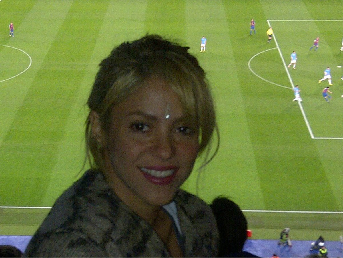 Shakira chodí svému fotbalistovi často fandit.