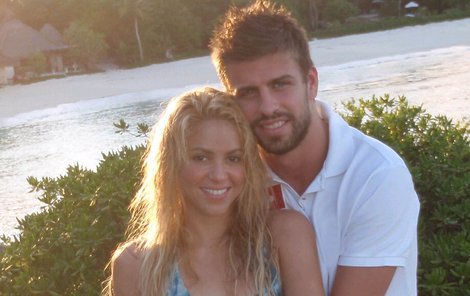 Shakira a Piqué o svém vztahu nejdříve iinformovali na Twitteru.