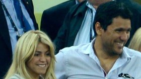 Shakira čeká miminko se španělským fotbalistou Gerardem Piquém