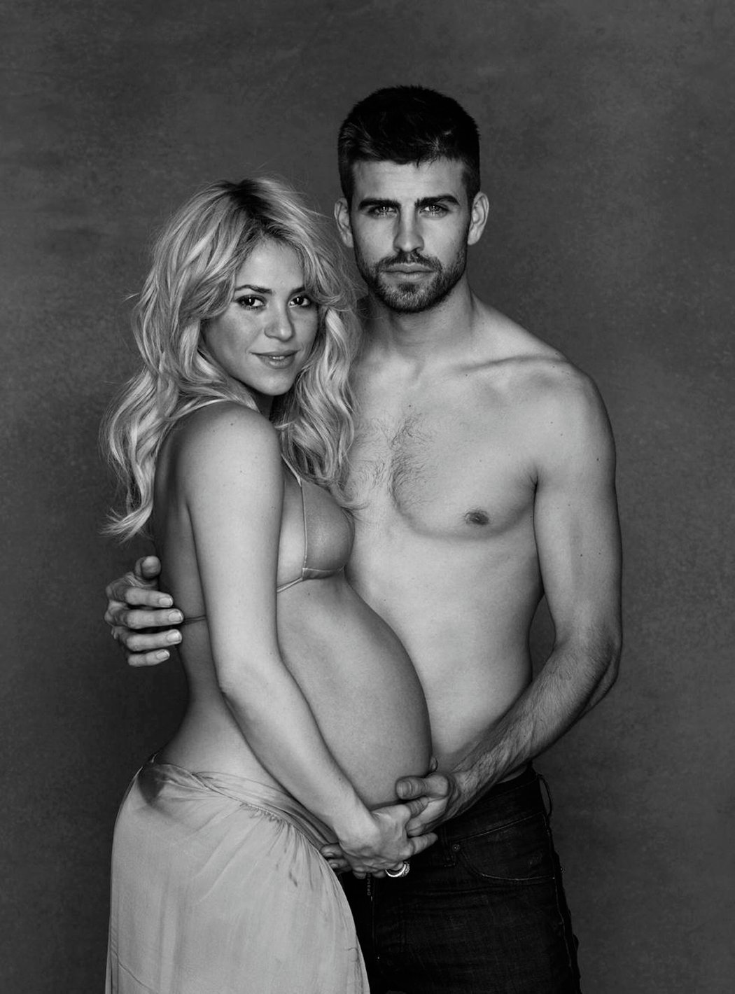 Slavná zpěvačka Shakira a její partner fotbalista Barcelony Gerard Pique.