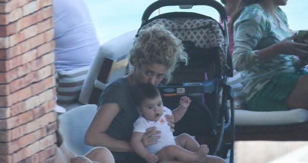 Shakira má chlapečka Milana ze vztahu s katalánským fotbalistou Gerardem Piqué.