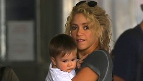 Půvabná Shakira poodkryla kousek svého pokladu: Na ulici letmo ukázala syna Sashu