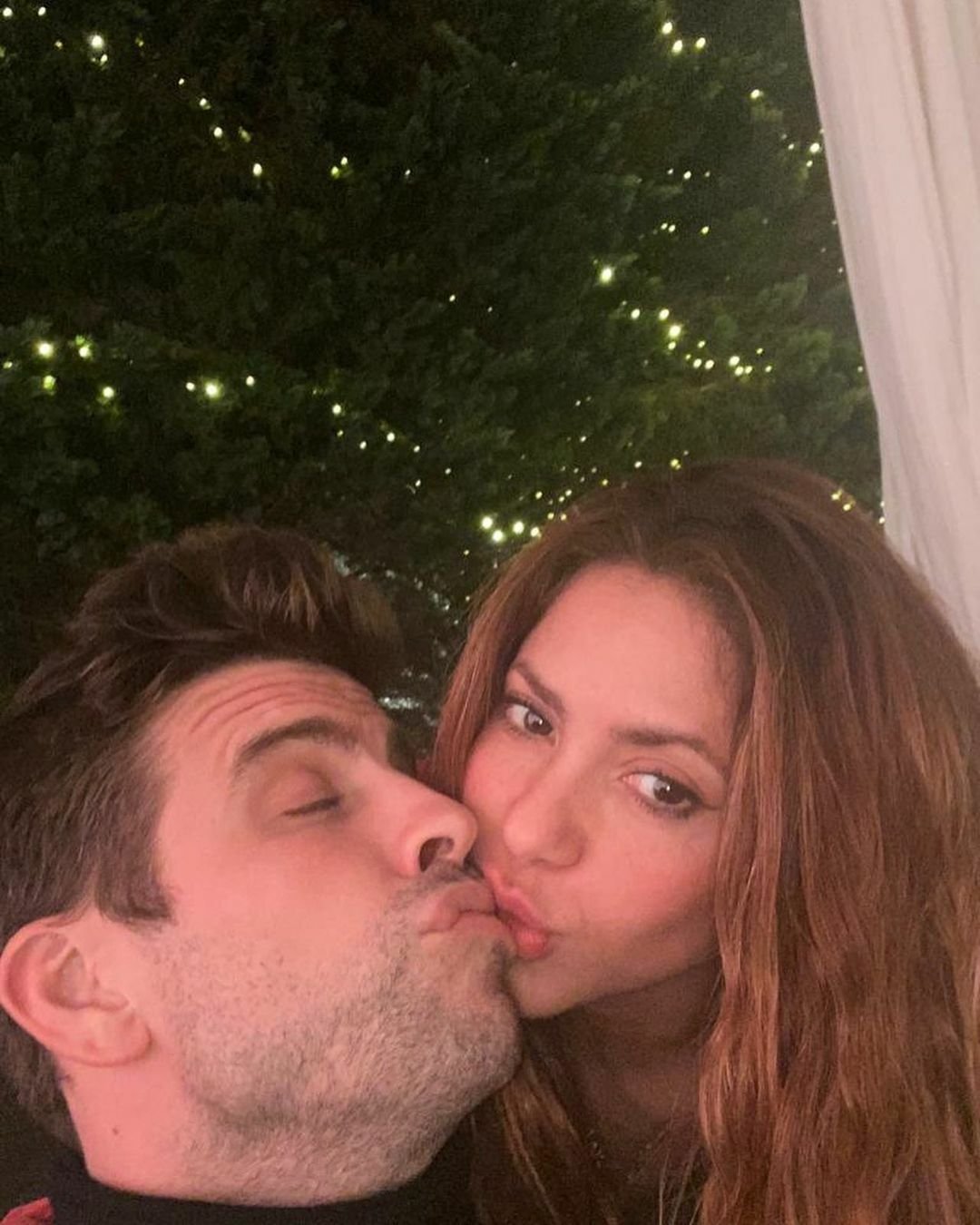 Gerard Piqué (35) a Shakira (45)