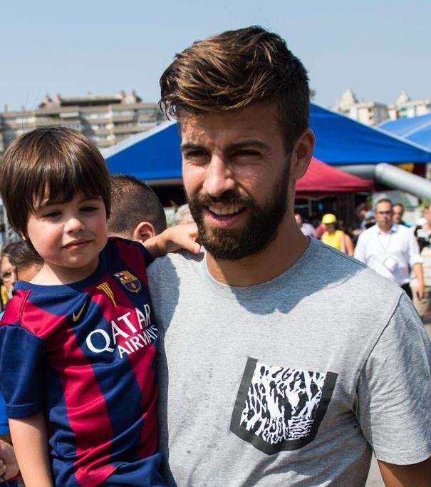 Gerard Piqué se synem Milanem