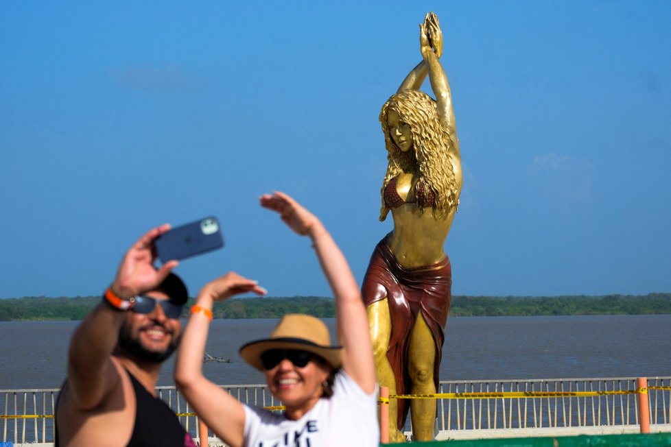 Shakira se v Kolumbii dočkala vlastní sochy v nadživotní velikosti.