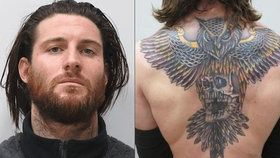 Hledaný vrah v Česku: Když jsem ho tetoval, brečel jak mimino, tvrdí umělec