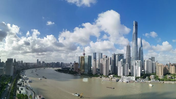 Pohled na nejvyšší budovy Šanhgaje, včetně nejvyšší Shanghai Tower