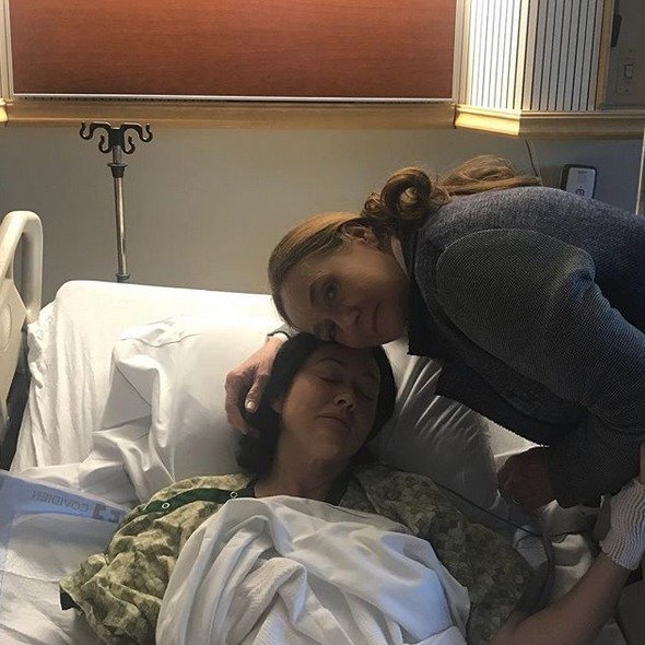 Shannen Doherty v nemocnici s maminkou