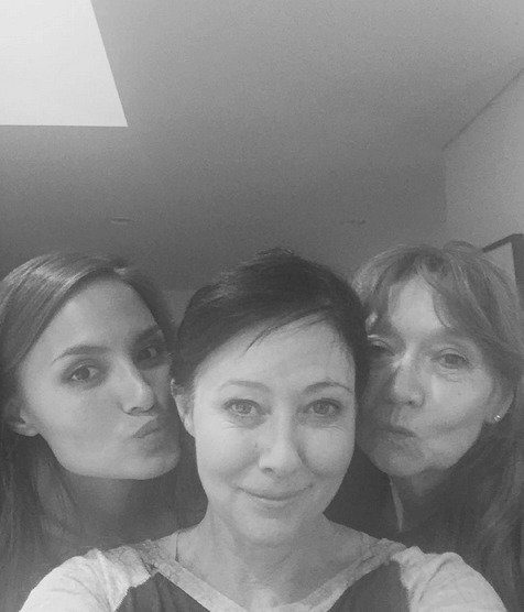 Herečka Shannen Doherty s maminkou a kamarádkou. Holky jí po celou dobu stály po boku.