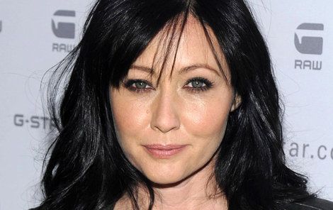 Shannen Doherty bude mít za chvíli zase krásnou hřívu...