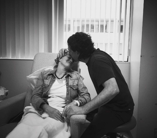 Shannen Doherty s manželem, který jí je během léčby velkou oporou