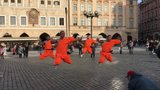 Mniši ukázali kung-fu na Staromáku. „Svoboda je pro Evropany problém,“ tvrdí