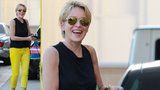 Styl podle celebrit: Sharon Stone v kanárkově žlutých kalhotách