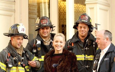 Newyorští hasiči budou mít na Sharon pěknou památku.