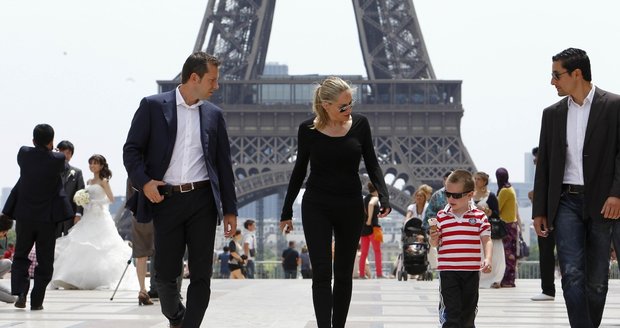 Herečka vzala syna na procházku k Eiffelovce