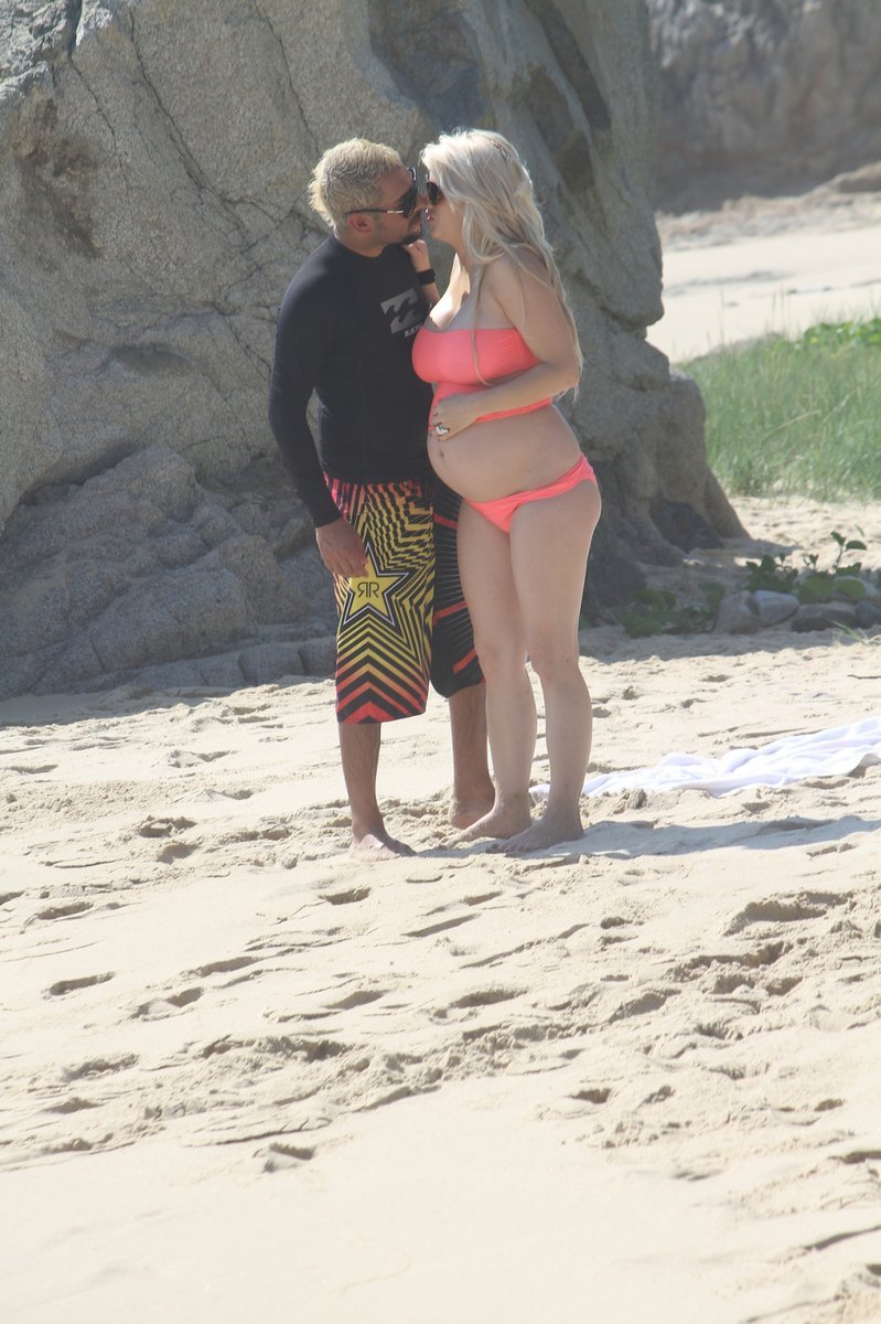 Shayne s manželem Nikem na pláži