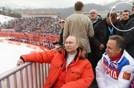 Podle novinářů z Proekt Media se už v roce 2014 potuloval v okolí prezidenta chirurg ORL Alexey Shcheglov