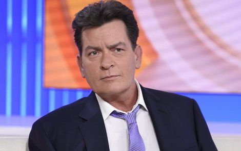 Charlie Sheen je očividně hodně na dvě, vzhledem k tomu, že prodává takové auto.