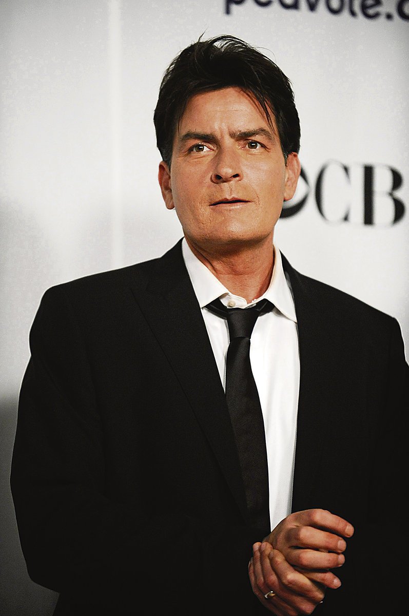 Charlie Sheen je známý hlavně pro své drogové a alkoholové excesy