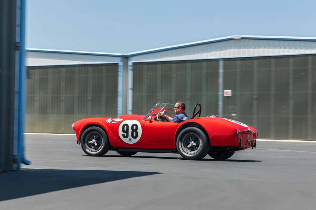 Za Shelby Cobra 289 Cobra Works z roku 1963 někdo zaplatil 4.130.000 dolarů, což je v přepočtu zhruba 89,84 mil. Kč.