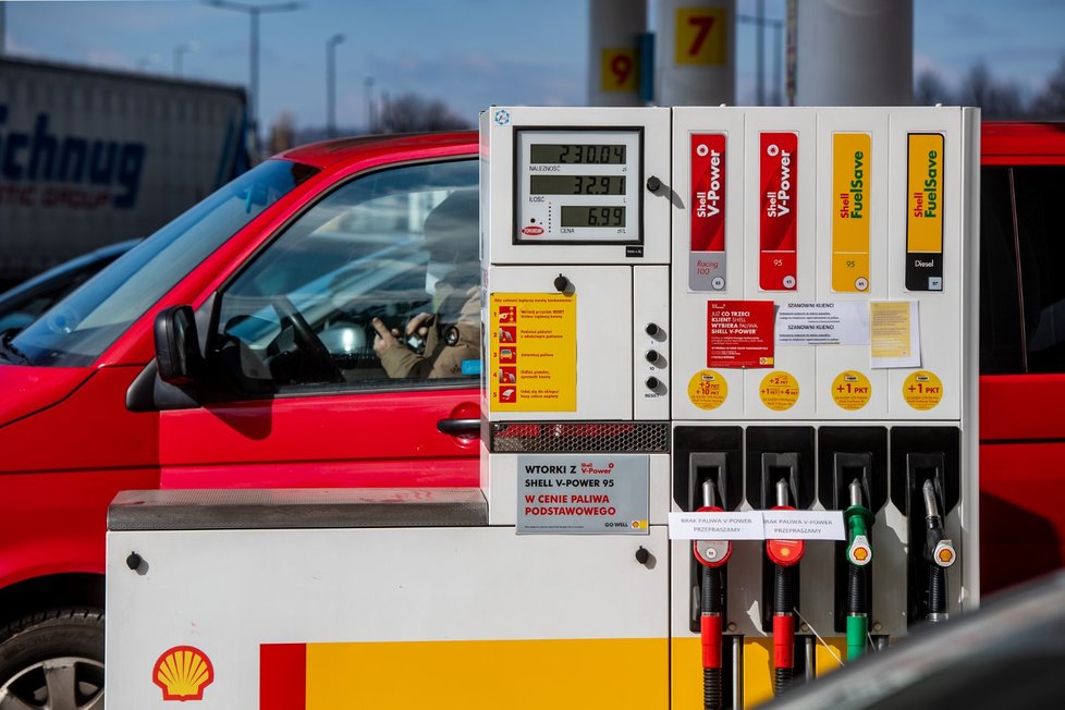 Čerpací stanice ropné společnosti Shell v Polsku (7. 3. 2022)