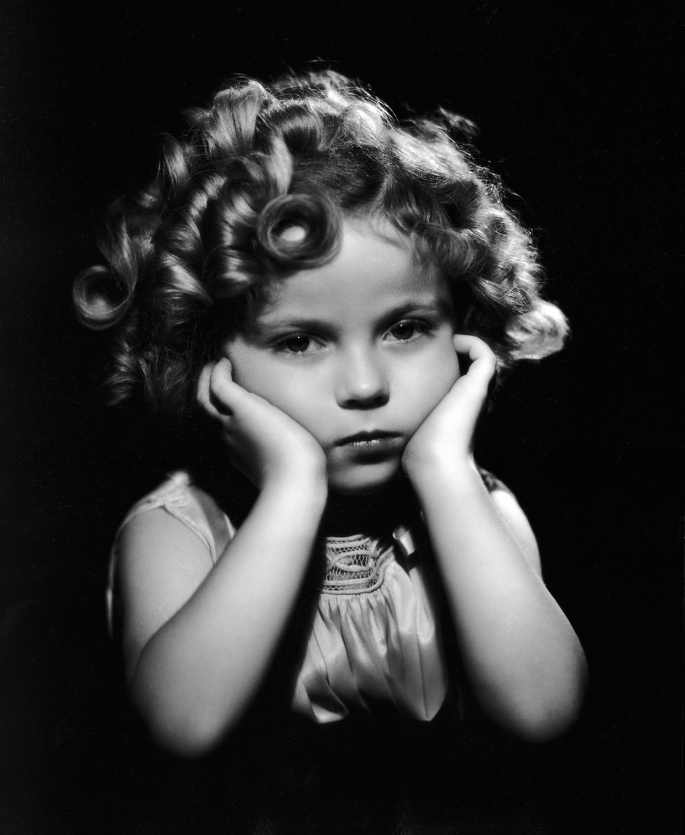 Shirley Temple v dětství okouzlovala diváky jako holčička s lokýnkami.
