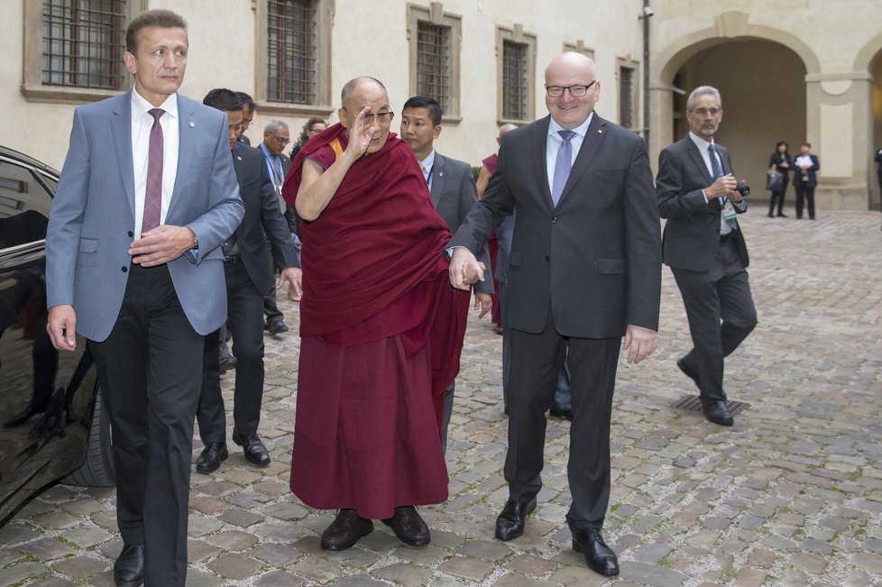 Ministr kultury Daniel Herman se setkal s tibetským duchovním vůdcem 14. dalajlamou.