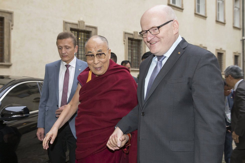 Ministr kultury Daniel Herman se setkal s tibetským duchovním vůdcem 14. dalajlamou.