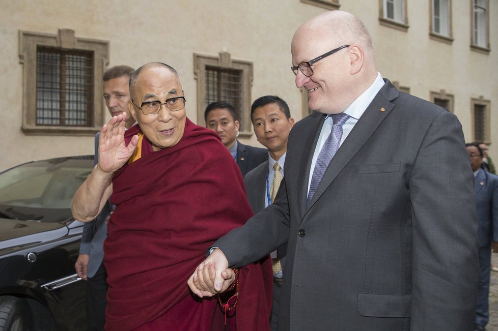 Ministr kultury Daniel Herman se setkal s tibetským duchovním vůdcem 14. dalajlamou.