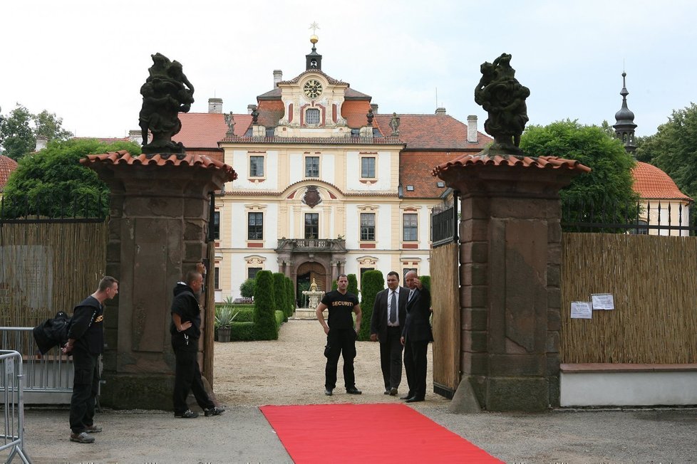 Ochranka objekt neprodyšně uzavřela