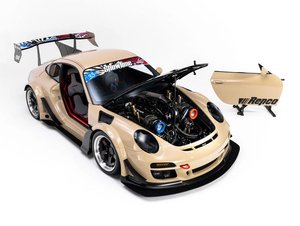Australané postavili Porsche 911 naruby. Osmiválec s 1200 koňmi sedí vpředu
