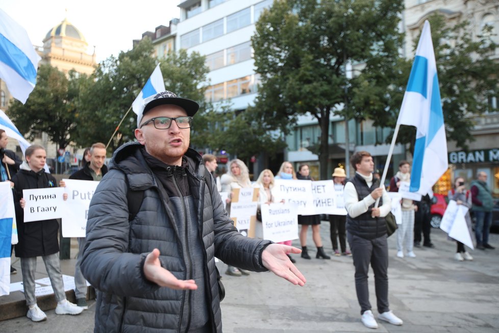 Na Václavské náměstí se konalo shromáždění proti ruskému prezidentovi Vladimiru Putinovi, který vyhlásil v Rusku částečnou mobilizaci.