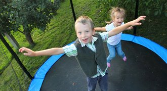 Skákání na trampolíně: parádní sport, který strhne vás i vaše děti