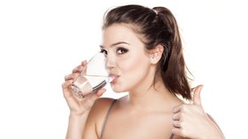 Pro větší odolnost vůči chřipce – 8 sklenic vody denně 
