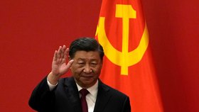 Čínský prezident Si Ťin-pching posiluje moc, potřetí povede komunisty. Putin gratuluje