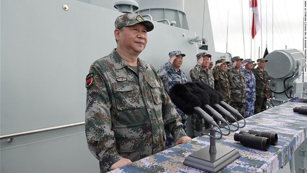 Si Ťin-pching na přehlídce námořnictva 2018.