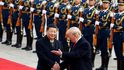 Americký prezident Donald Trump a jeho čínský protějšek Si Ťin-pching v Pekingu (2017)