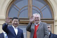 Přijetí ve svetru a v Lánech? Čínský prezident vítá ležérně i Putina