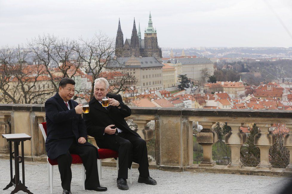 Čínský prezident Si Ťin-pching a český prezident Miloš Zeman