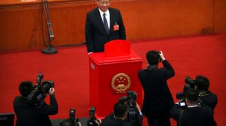 Komentář Michaela Romancova: Čína sílí, přesto dělá krok zpět