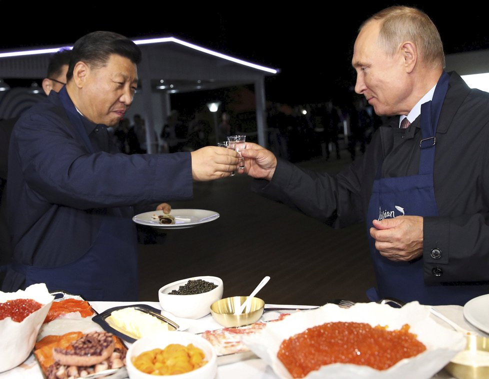 Čínský prezident Si Ťin-pching se svým ruským protějškem Vladimirem Putinem