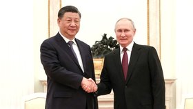 Putin s „drahým přítelem“ Si Ťin-pchingem jednali v Moskvě 4,5 hodiny. O čínském scénáři pro Ukrajinu